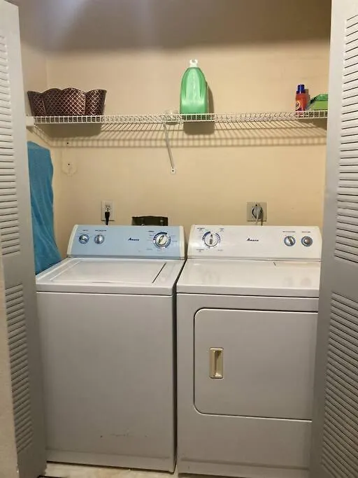 Lakeview Condo In Gated Community Tampa Apartment